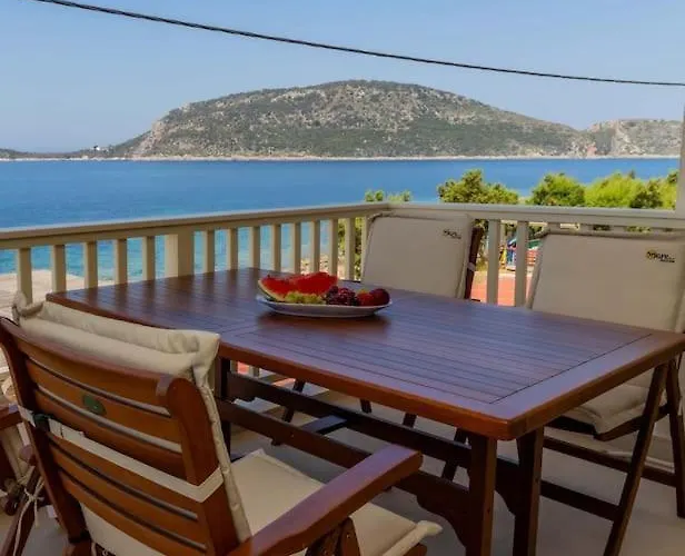 Daire Ionian Blue Luxury Marathopoli