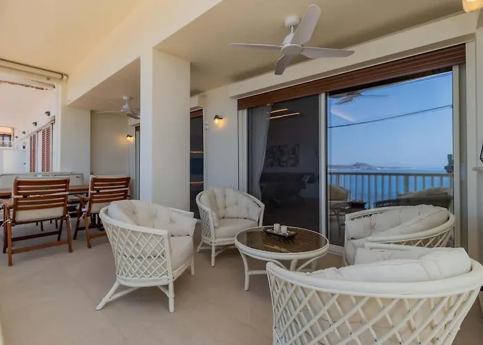 Daire Ionian Blue Luxury Marathopoli