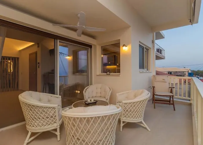 Daire Ionian Blue Luxury Marathopoli