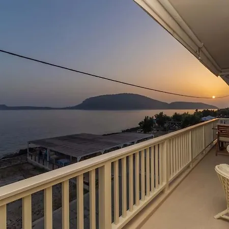 Ionian Blue Luxury Apartment Marathopoli